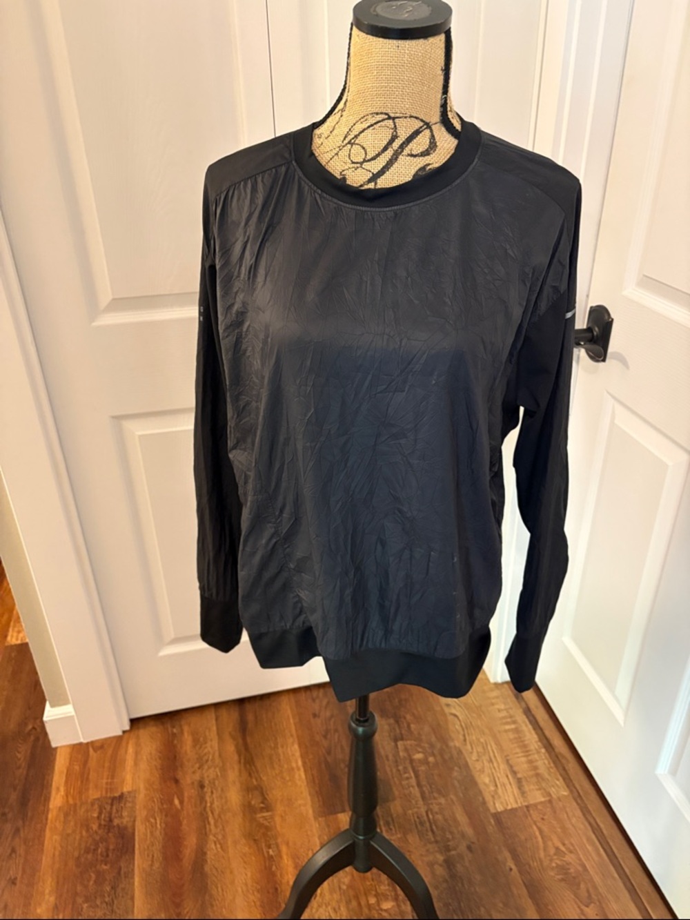 Nike: Lightweight Black Crewneck Pullover